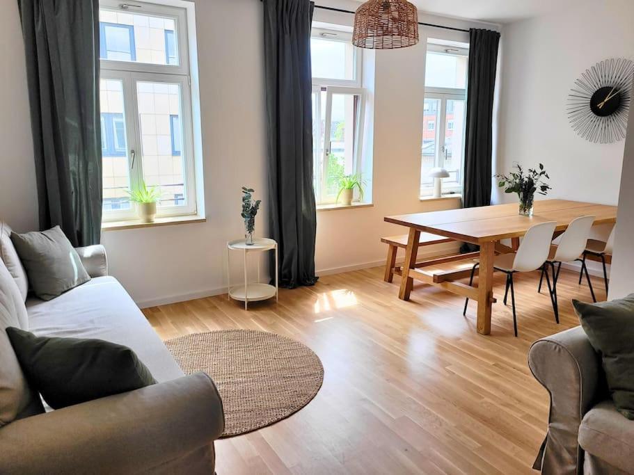 Stylisches Zentrales City-Apartment Mit 2 Balkonen Leipzig Bagian luar foto
