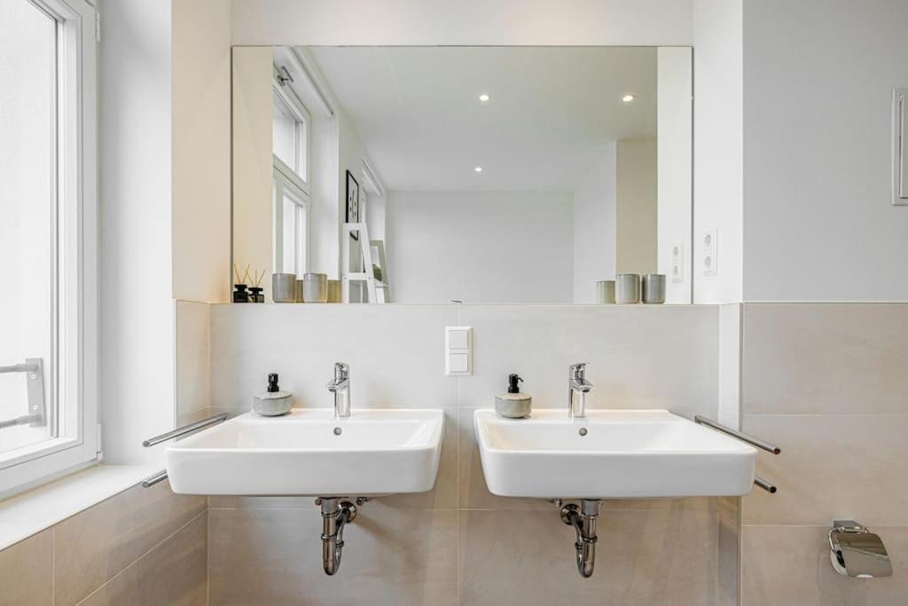 Stylisches Zentrales City-Apartment Mit 2 Balkonen Leipzig Bagian luar foto