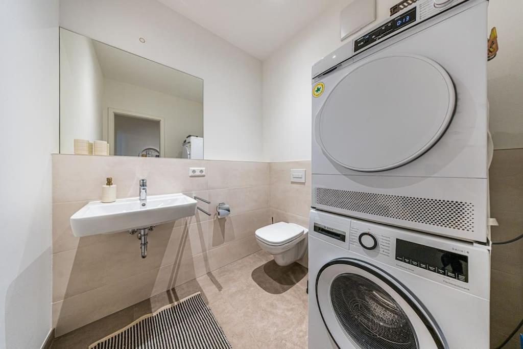 Stylisches Zentrales City-Apartment Mit 2 Balkonen Leipzig Bagian luar foto