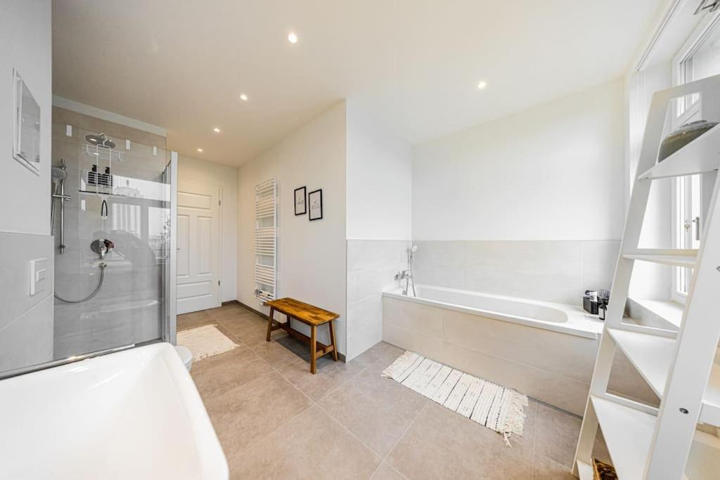 Stylisches Zentrales City-Apartment Mit 2 Balkonen Leipzig Bagian luar foto