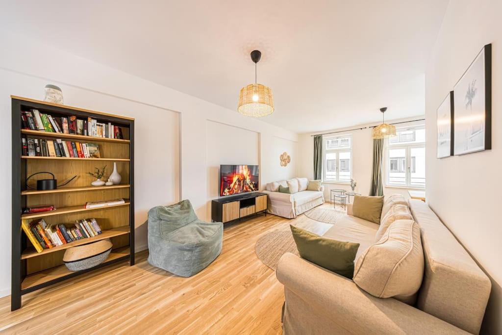 Stylisches Zentrales City-Apartment Mit 2 Balkonen Leipzig Bagian luar foto