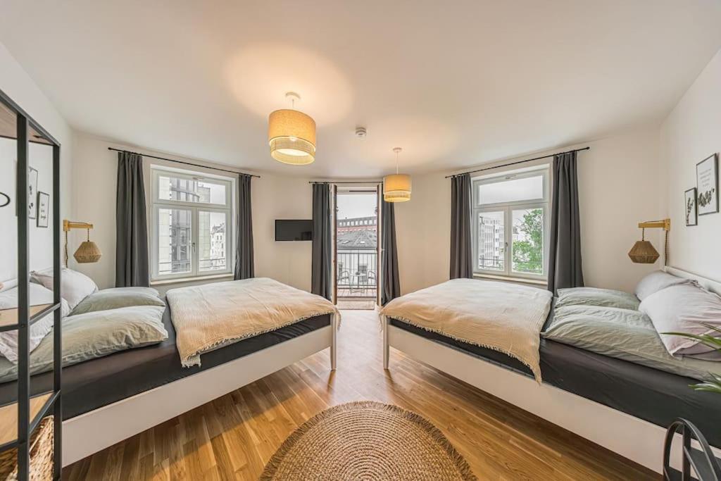 Stylisches Zentrales City-Apartment Mit 2 Balkonen Leipzig Bagian luar foto